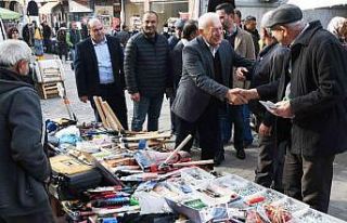 Başkan Yılmaz, pazarcı esnafı ve vatandaşların...