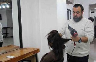 Batmanlı kuaförden Engelliler Günü’nde engelli...