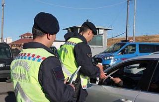 Bayburt’ta jandarmadan trafik denetimi