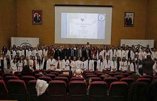 Beslenme ve Diyetetik öğrencileri beyaz önlük...