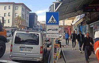 Besni’de 3 caddeye park yasağı getirildi