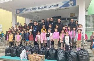 Biga’da öğrenciler, giysi yardım kampanyası...