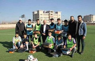 Bulanık Bilicanspor’a malzeme desteği