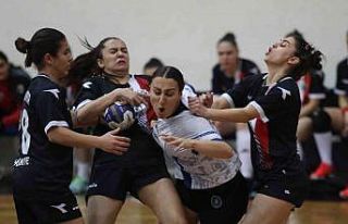 Bursa Büyükşehir Belediyespor sahasında takipçisi...