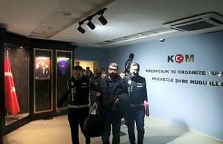 Bursa’da gaygubet evlerine baskın 9 gözaltı