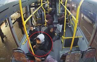 Bursa’da halk otobüsündeki hırsızlık anı kameralarda