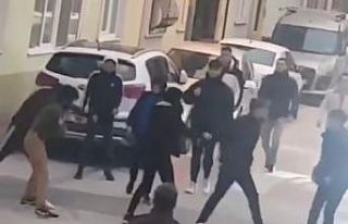 Bursa’da liseli gençlerin kavgası kamerada