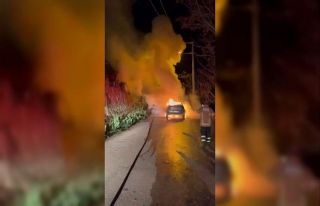 Bursa’da seyir halindeki otomobil alev alev yandı