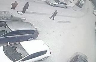 Bursa’da virajı alamayan sürücü, park halindeki...