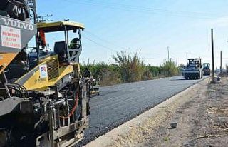 Büyükşehir, asfalt çalışmalarına Tarsus’ta...