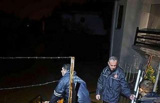 Büyükşehir ekipleri 45 konut ve 40 işyeri su baskınına...