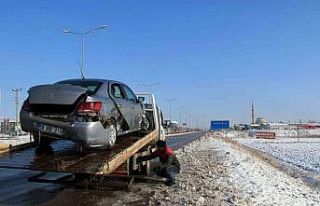 Buzlanma kazalara neden oldu: 1 ölü 1’i bebek...