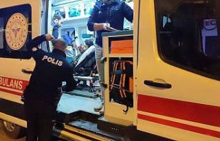 Cadde ortasında bacağından bıçaklandı, can havliyle...