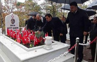 Çanakkale kahramanı Koca Seyit mezarı başında...