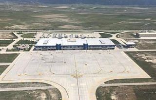 Çardak Havalimanı’ndan 30 bin yolcu uçtu