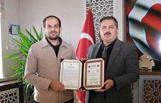 Cezaevinde hafız oldu