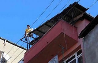 Çıktığı çatıdan kardeşinin ikna çabası ile...