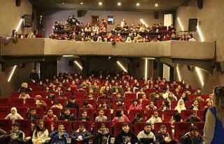 Çocuklara sinema keyfi yaşadı