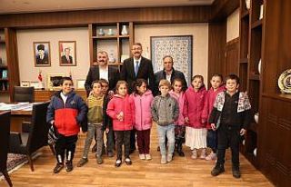 Çocuklardan Vali Çelik’e oyun parkı ve futbol...