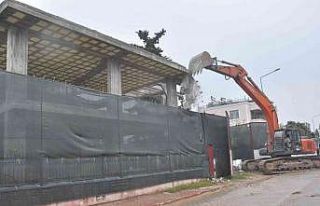 Çukurova’da kaçak yapılar yıkıldı