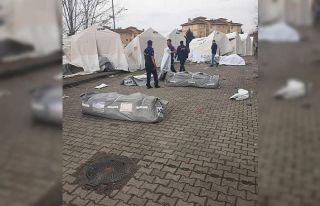 Deprem sonrası kurulan çadırlar tek tek kaldırılıyor