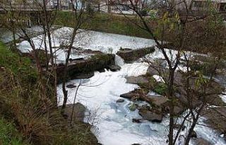 Dere bembeyaz aktı, ekipler bölgeyi inceliyor