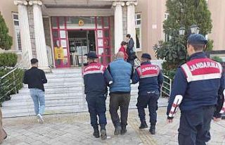 Didim’de göçmen kaçakçıları yakalandı