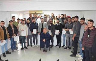 Didim’de MHP’ye üye olan gençlere rozetlerini...