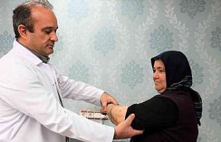 Dirseğini kullanamayan hasta artroskopi ameliyatıyla...