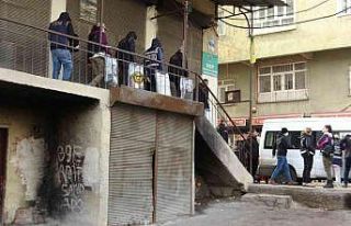 Diyarbakır merkezli terör operasyonunda iki yönetici...