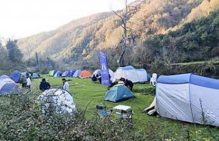 Doğançay’ın güzelliklerini kamp yaparak keşfettiler