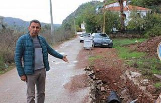 Dünyaca ünlü plajın bulunduğu mahallede yol sorunu...