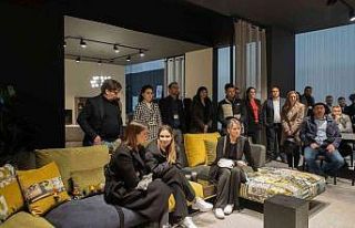 Dünyanın mobilyasını üretiyor...