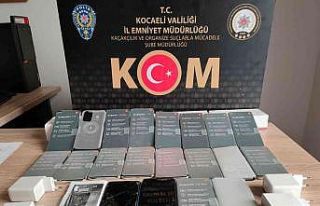 Durdurulan araçtan 21 kaçak telefon ele geçirildi