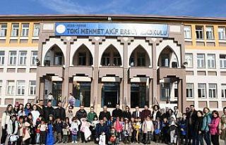Düzce Belediyesi depremin izlerini silmek için sahada
