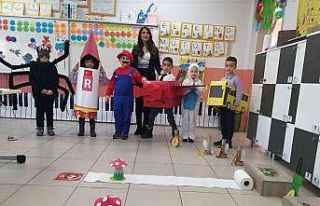 Ebru öğretmen sınıfını Mario parkuruna dönüştürerek...