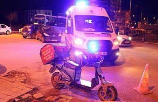 Edirne’de otomobille çarpışan motosikletli kurye...