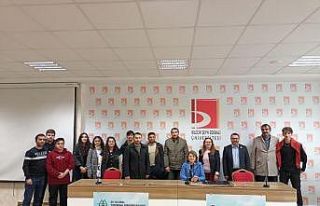 Eğitim Müsteşarı Nasibova Azeri öğrencilerle...