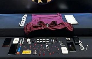 Ehliyet sınavında kopya çekerken yakalandılar