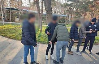 Ekipler okul çevrelerinde denetimleri sürdürüyor