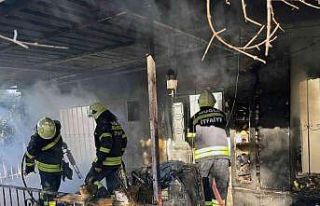 Elektrikten çıkan yangın evi küle çevirdi