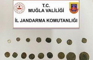 Elindeki sikkeleri satamadan jandarmaya yakalandı