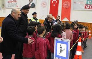 Emniyet kemeri simülasyon aracından inenler emniyet...