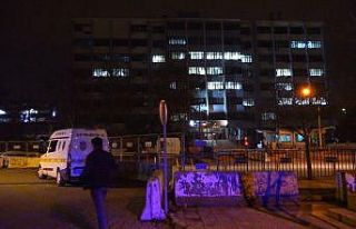 Emniyet müdürlüğünün önünden gelen silah sesi...