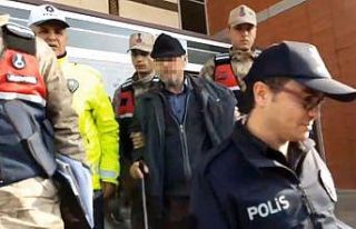 "Erkek değilim" diyen sahte hoca tutuklandı