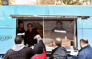 Esenyurt Belediyesi ikramlarıyla EYT sırasında...