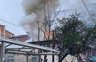 Esenyurt’ta gecekondu alev alev yandı