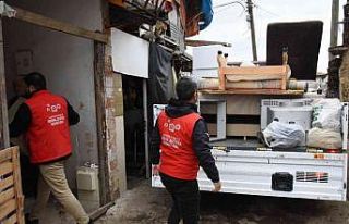 Evi yanan yaşlı kadına belediyeden yardım eli...