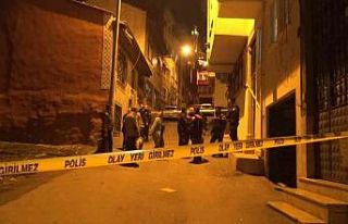 Evinde bıçaklanarak yaralanan genç hastanede hayatını...