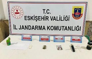 Evinden ve aracından uyuşturucu çıkan şüpheli...